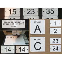 Skilt 295x95 mm, 1,6mm tykk, Gul og Sort - med egen tekst